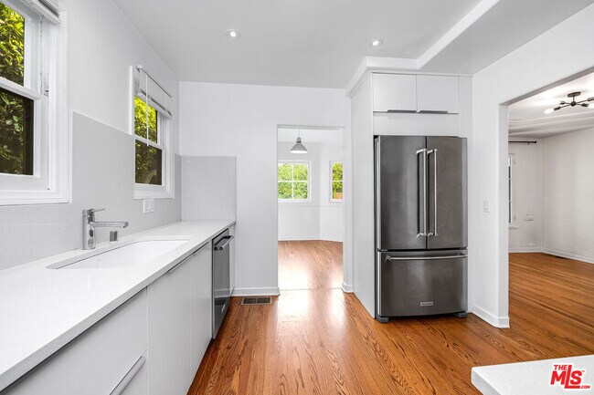 Building Photo - 601 Hayworth Ave