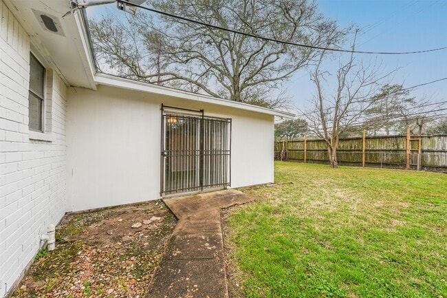 Building Photo - 15222 Wickbriar Dr