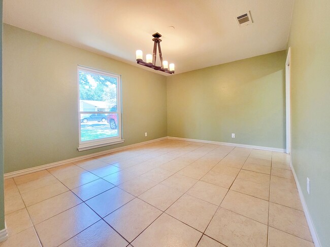 Building Photo - 3 Bed, 2 Bath Single-Level Gem with Firepl...