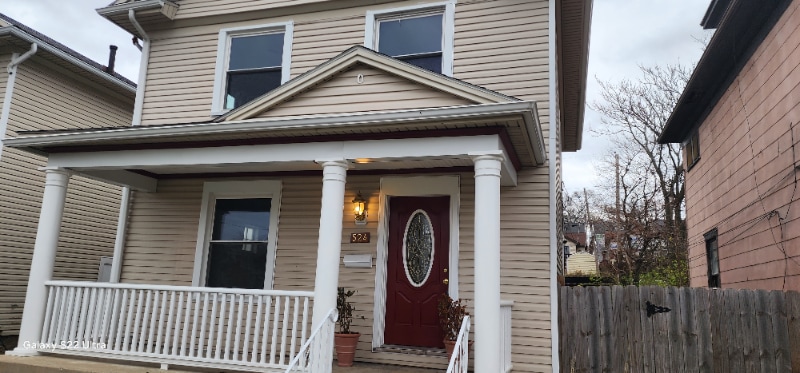 Primary Photo - 524 Bowen St