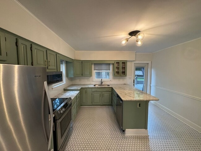 Building Photo - 1401 Montford Dr