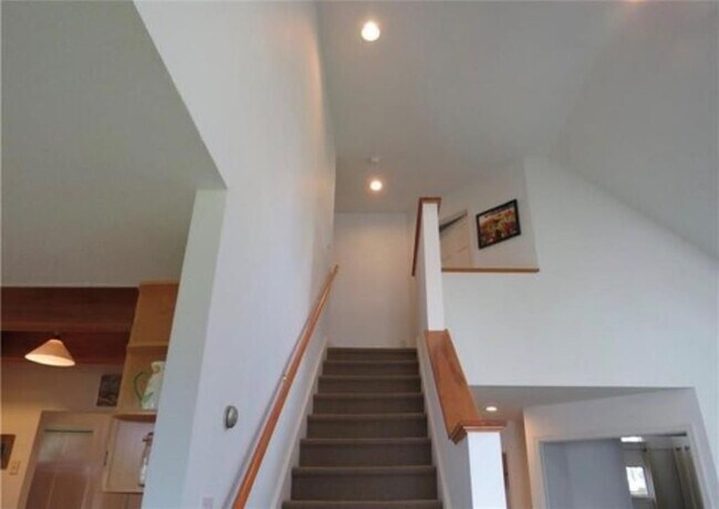 Building Photo - 48 Bellevue Ave