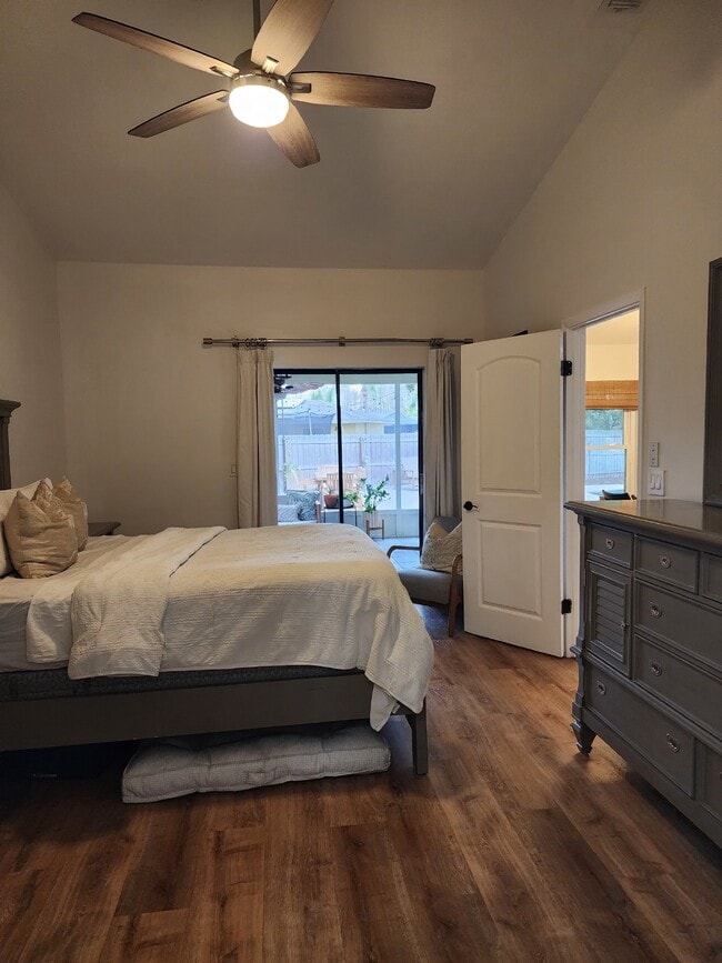 Building Photo - Pool home in Historic Tarpon Springs