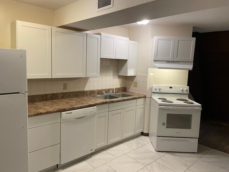 Building Photo - 3102 Alpine Dr