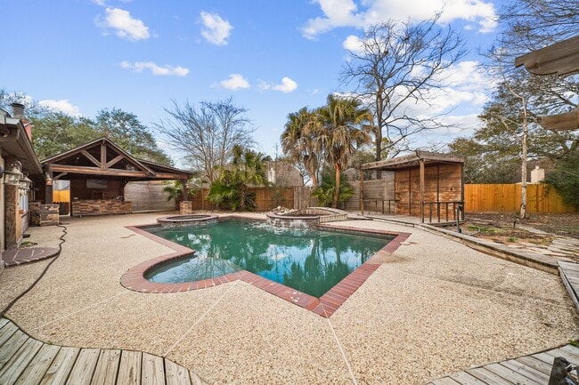 Building Photo - 2602 Cloverfield Ct