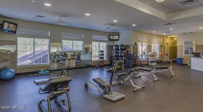 Building Photo - 925 Lotus Ln S