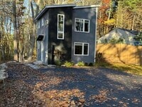 Building Photo - 17 Page St