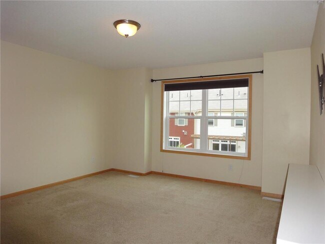 Building Photo - 11846 Emery Village Dr N