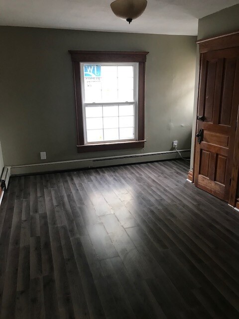 Living Room - 423 W Shiawassee St