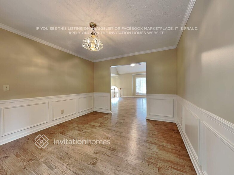 Building Photo - 5995 Rolling Oaks Ln