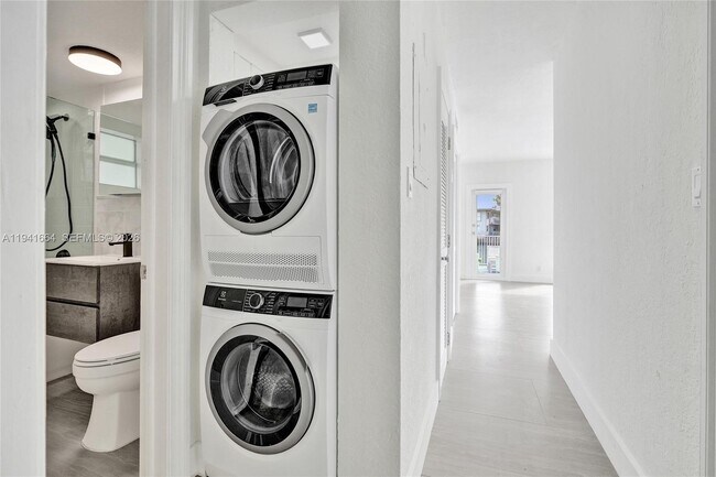 Building Photo - 350 S Shore Dr