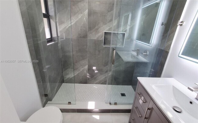 Building Photo - 216 Shadow Way