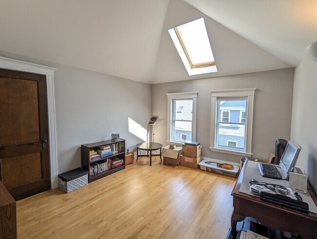 Building Photo - 17 Commonwealth Rd