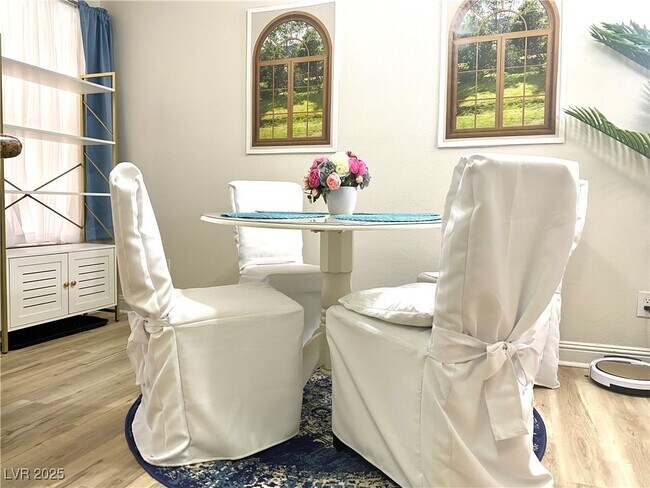 Building Photo - 1515 E Reno Ave