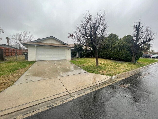Building Photo - 43841 Nathan Dr
