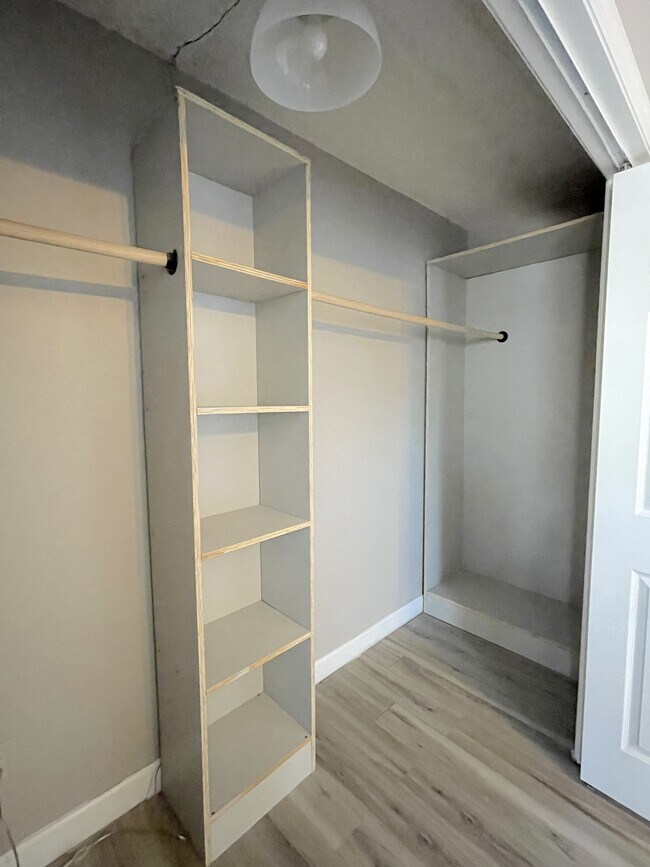 Building Photo - 239 Yorkshire Dr