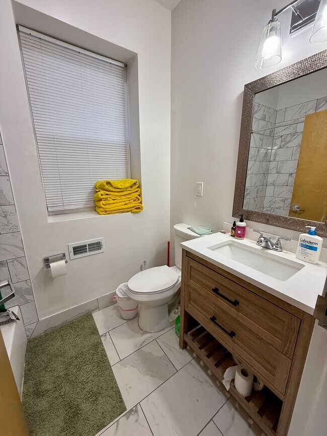 Building Photo - 1721 Mifflin St