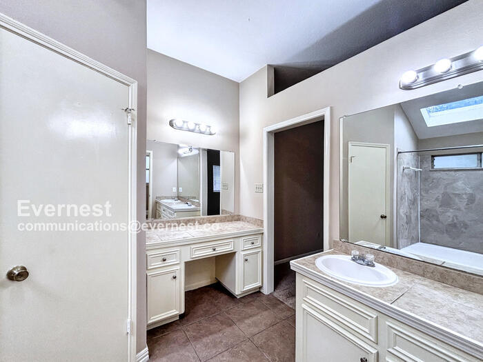 Building Photo - 15231 Cabots Landing Dr