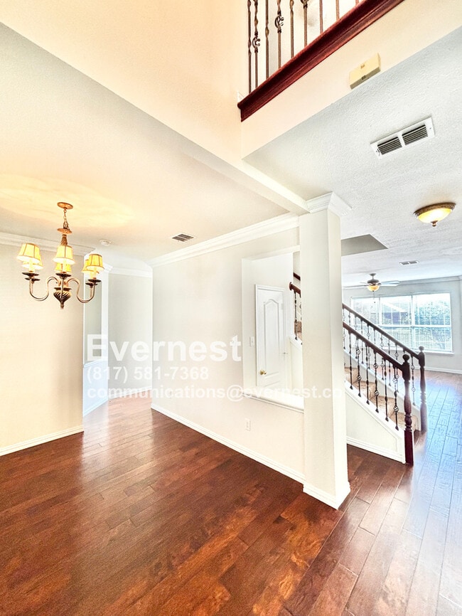 Building Photo - 4-Bedroom Home with Versatile Layout Near ...