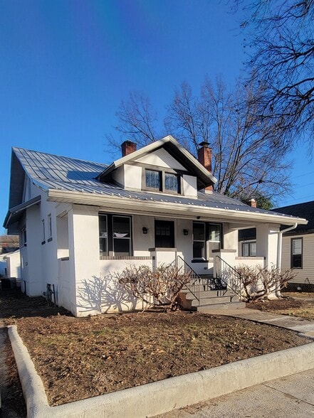 Primary Photo - 644 S Englewood Ave