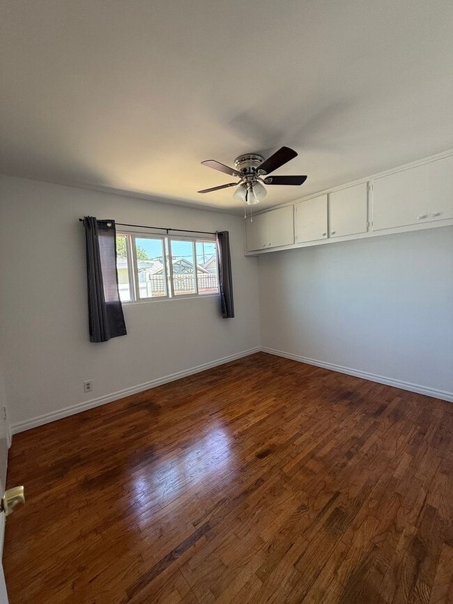 Building Photo - 3 BEDROOM 1.5 BATH HOUSE