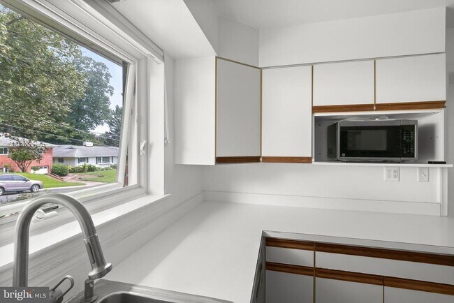 Building Photo - 5900 Osceola Rd