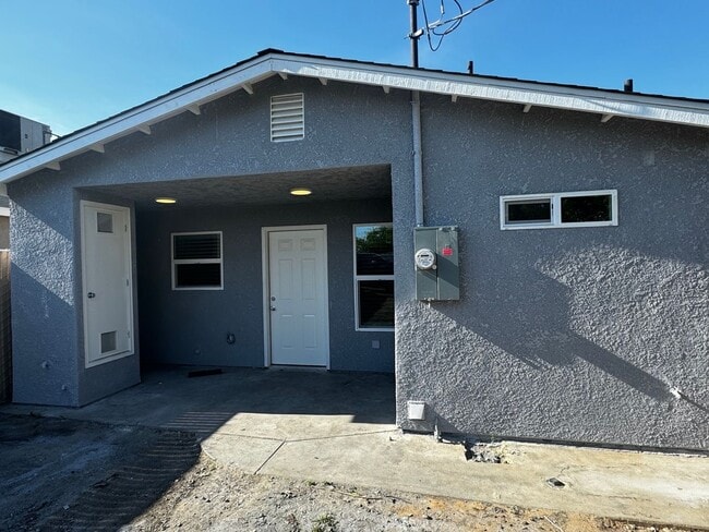 Building Photo - APPLY FOR THIS LOVELY HOME NOW!