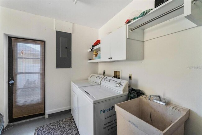 Building Photo - 880 Van Gogh Rd