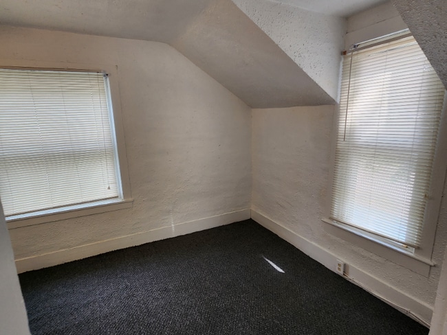 Building Photo - 612 6th St SW