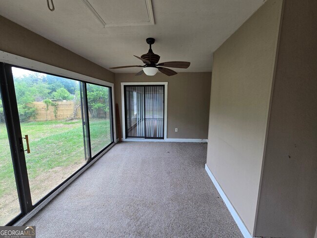 Building Photo - 127 Summerfield Dr