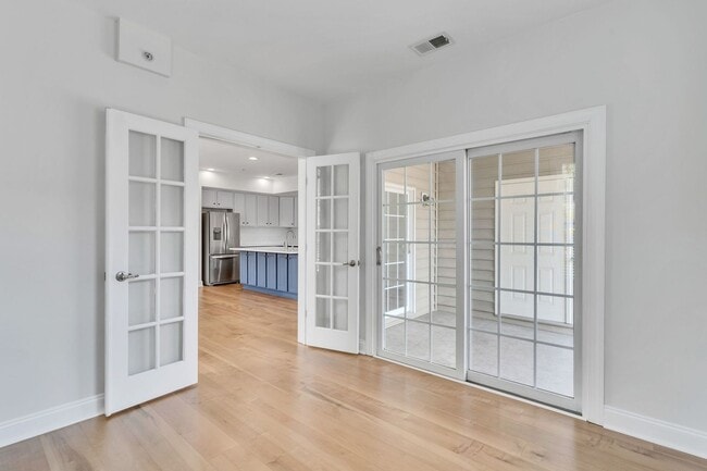 Building Photo - Spacious End Unit with Garage in Gated Com...