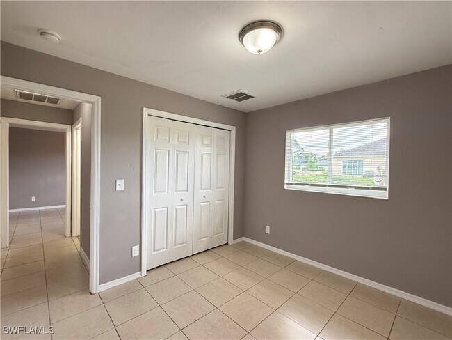 Building Photo - 309 Ivan Ave S