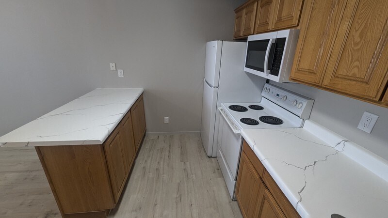 Building Photo - 600 N 2450 E