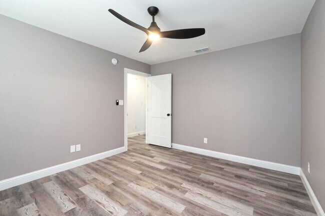 Building Photo - 2 YEAR OLD DUPLEX NEAR ACU!