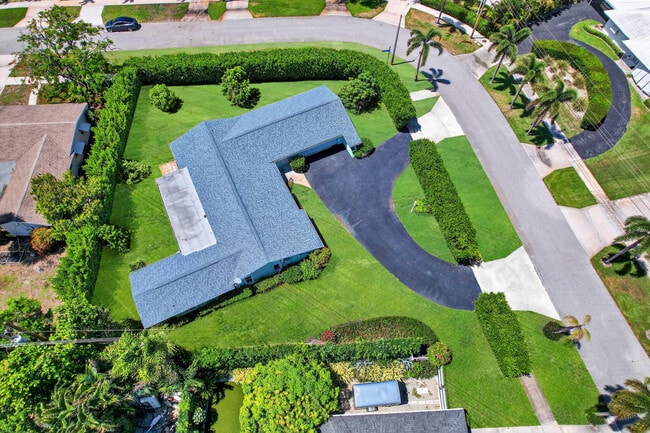 Building Photo - 905 Shore Dr