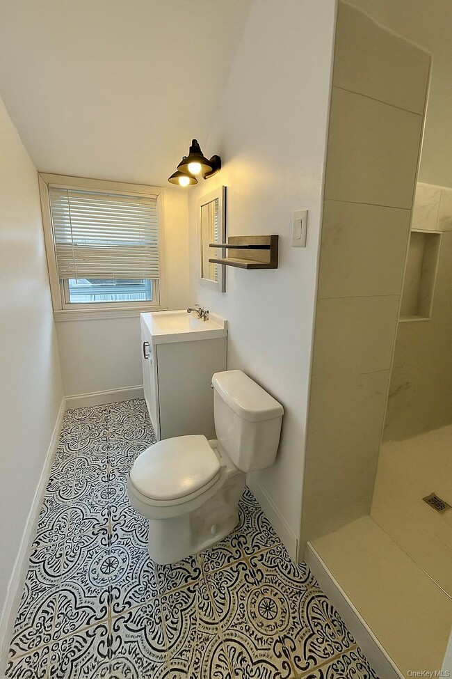 Building Photo - 10 Dorothy Ct