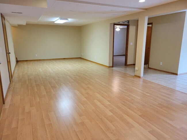 Building Photo - 3 Bedroom Twin Home