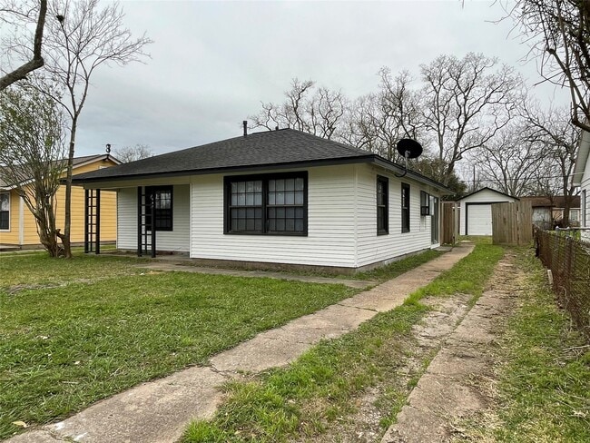 Building Photo - 1941 N Avenue H