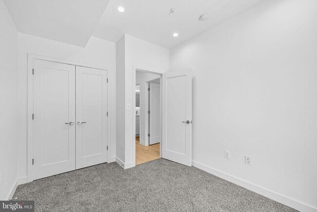 Building Photo - 2530 Elvans Rd SE