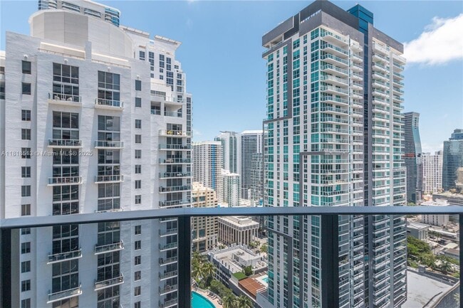 Building Photo - 1000 Brickell Plaza