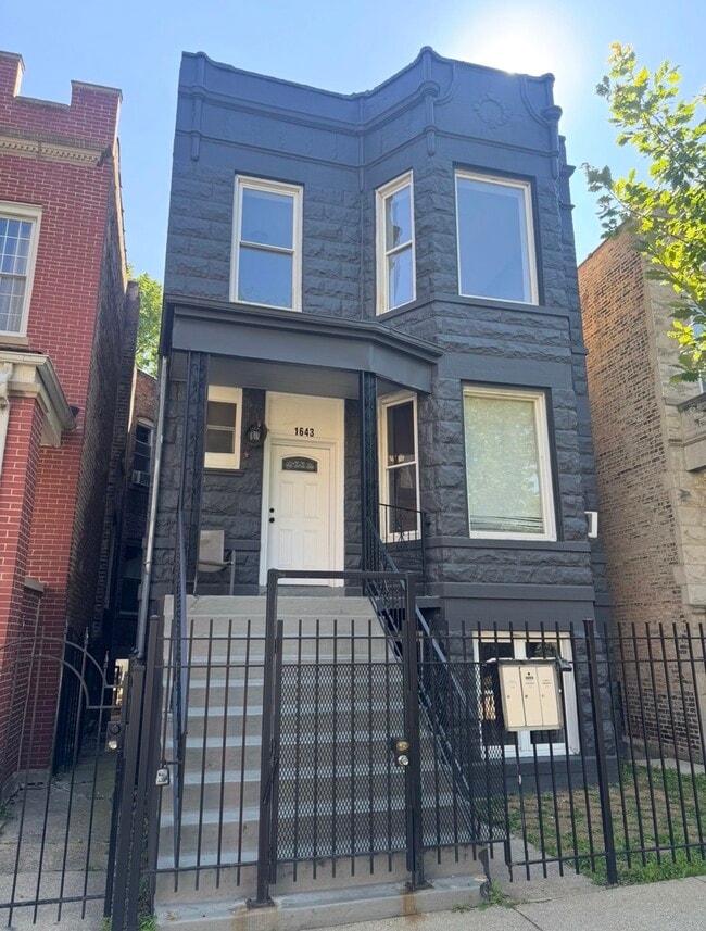Building Photo - 1643 S Trumbull Ave