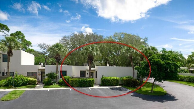 Building Photo - 401 Palm Tree Dr