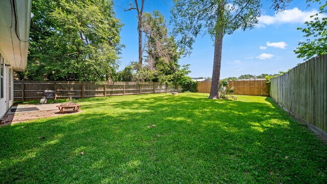 Building Photo - Move-In Ready Montgomery Home with Fenced Yard & Mature Trees!