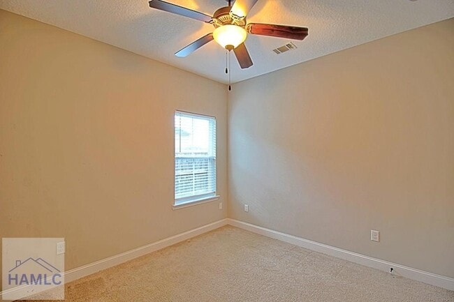 Building Photo - 582 Burke Dr