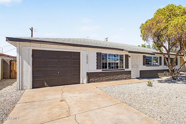 Building Photo - 2526 W Orchid Ln