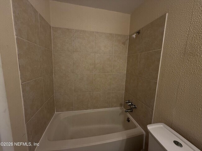 Building Photo - 808 Meadowbrook Dr
