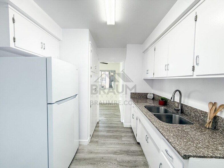 Building Photo - 5433 Sepulveda Blvd