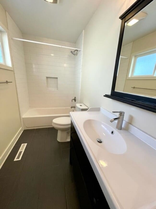 Building Photo - Wonderful Single Level Updated home with A/C!