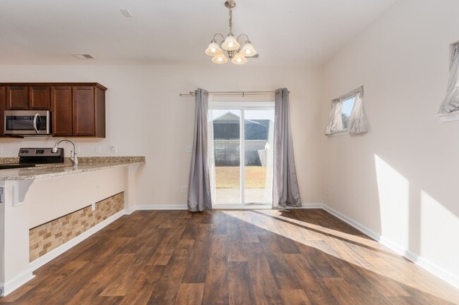 Building Photo - Amazing home in quiet and established neighborhood