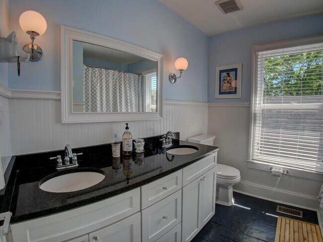 Building Photo - 95 Hull Aly